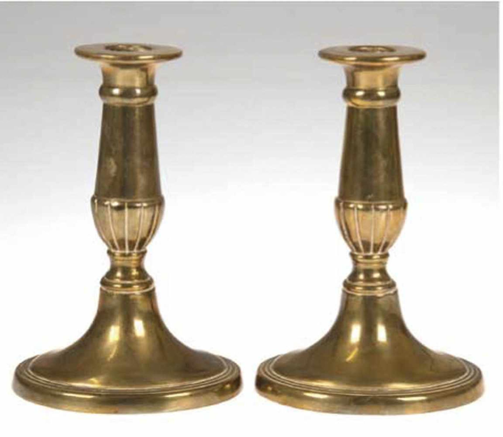 Paar Kerzenleuchter, Messing, ovaler Stand, H. 16 cm