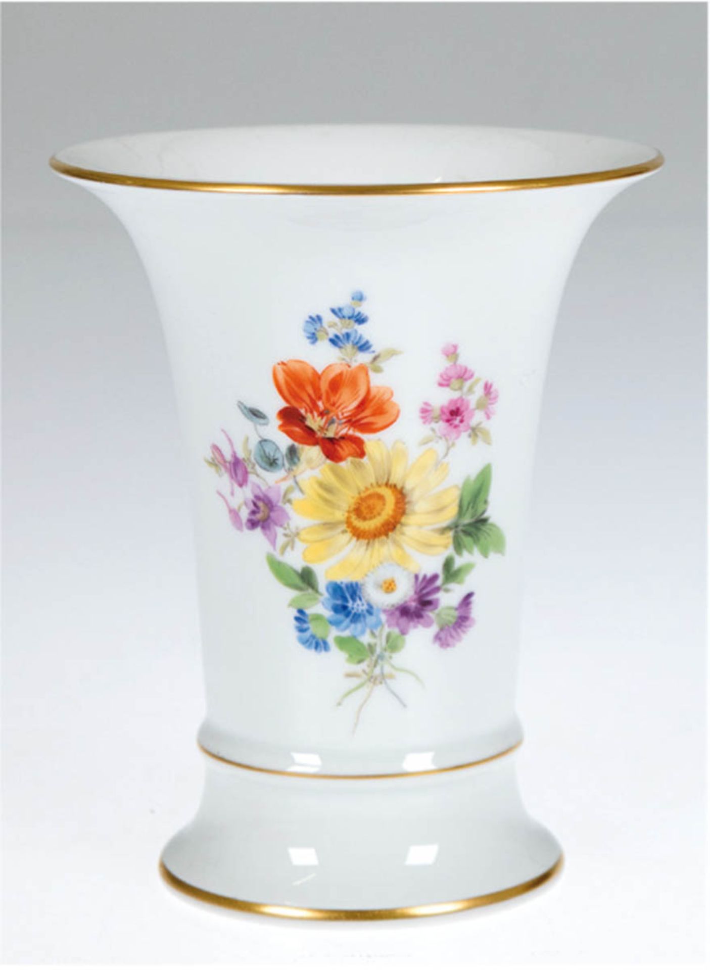 Meissen-Kratervase, Buntes Blumenbukett, Goldrand, 2 Schleifstriche, H. 14 cm