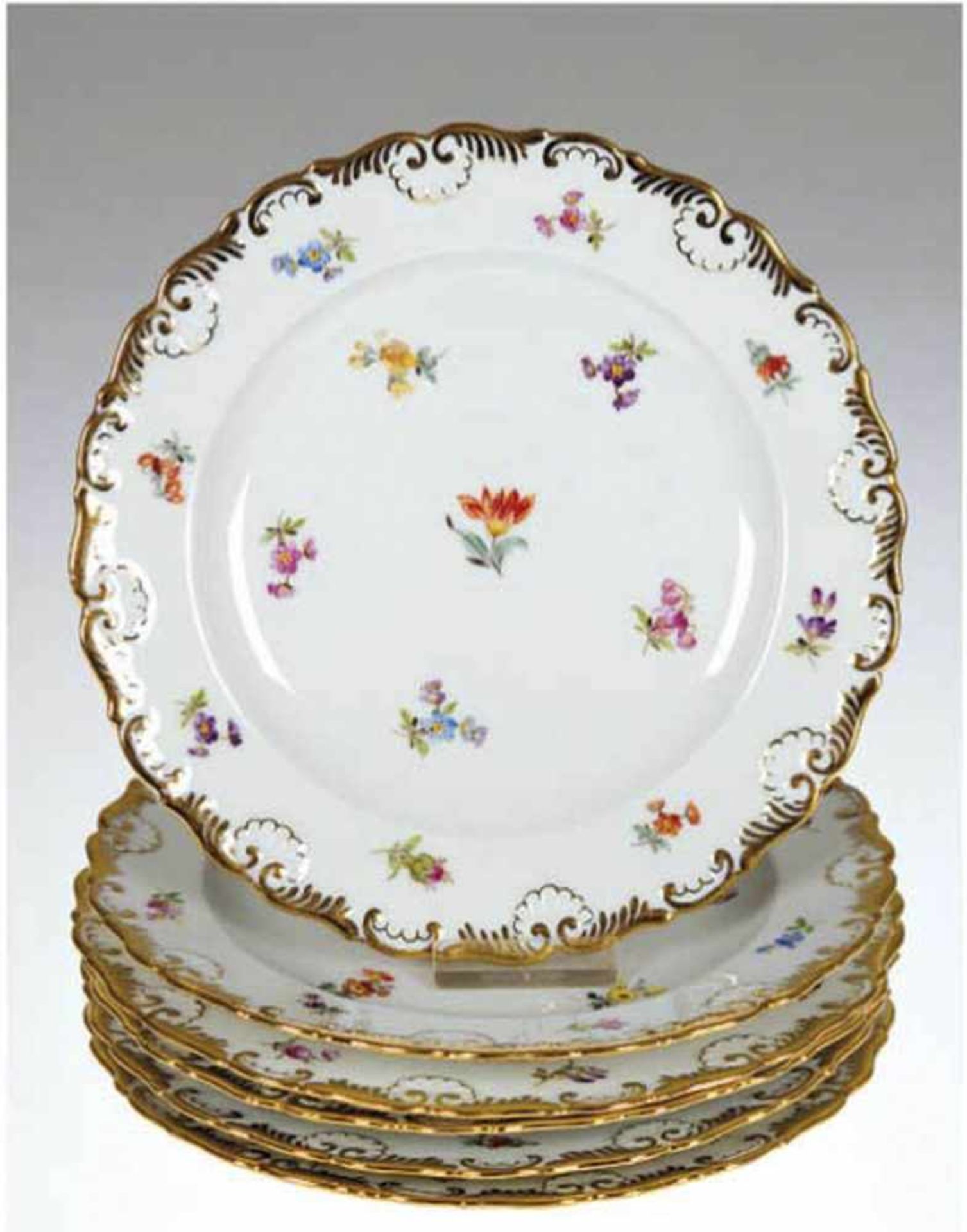 6 Meissen-Teller, Knaufzeit, Streublume, mit Goldrand, 1. Wahl, Dm. 18,5 cm