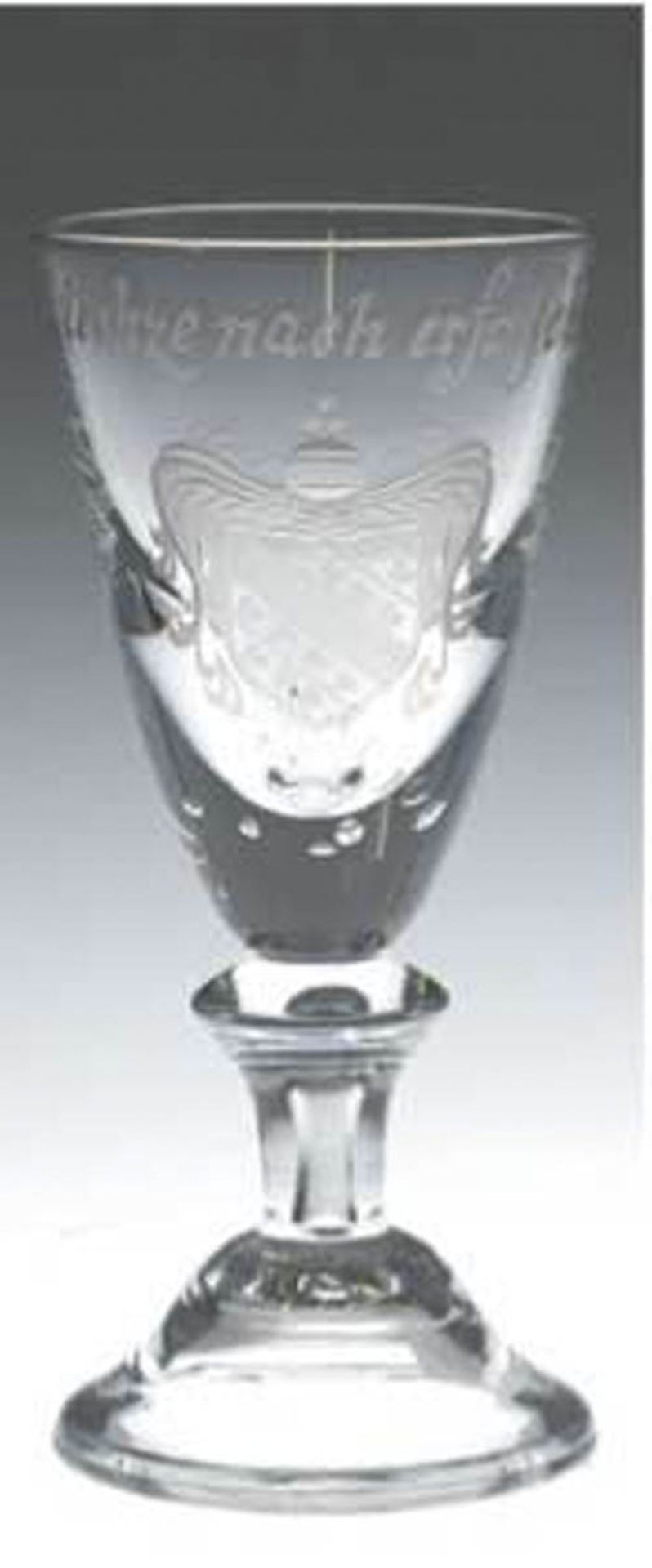 Pokalglas, Lauenstein, 20. Jh., geschliffenes Wappen und Tiermotiv, H. 17 cm