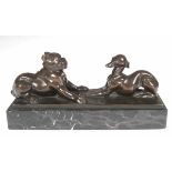 Beck, A. "Zwei Hunde", Bronze, sign., H. 8 cm, L. 24 cm, auf Marmorplinthe. H. 3,5 cm- - -23.80 %