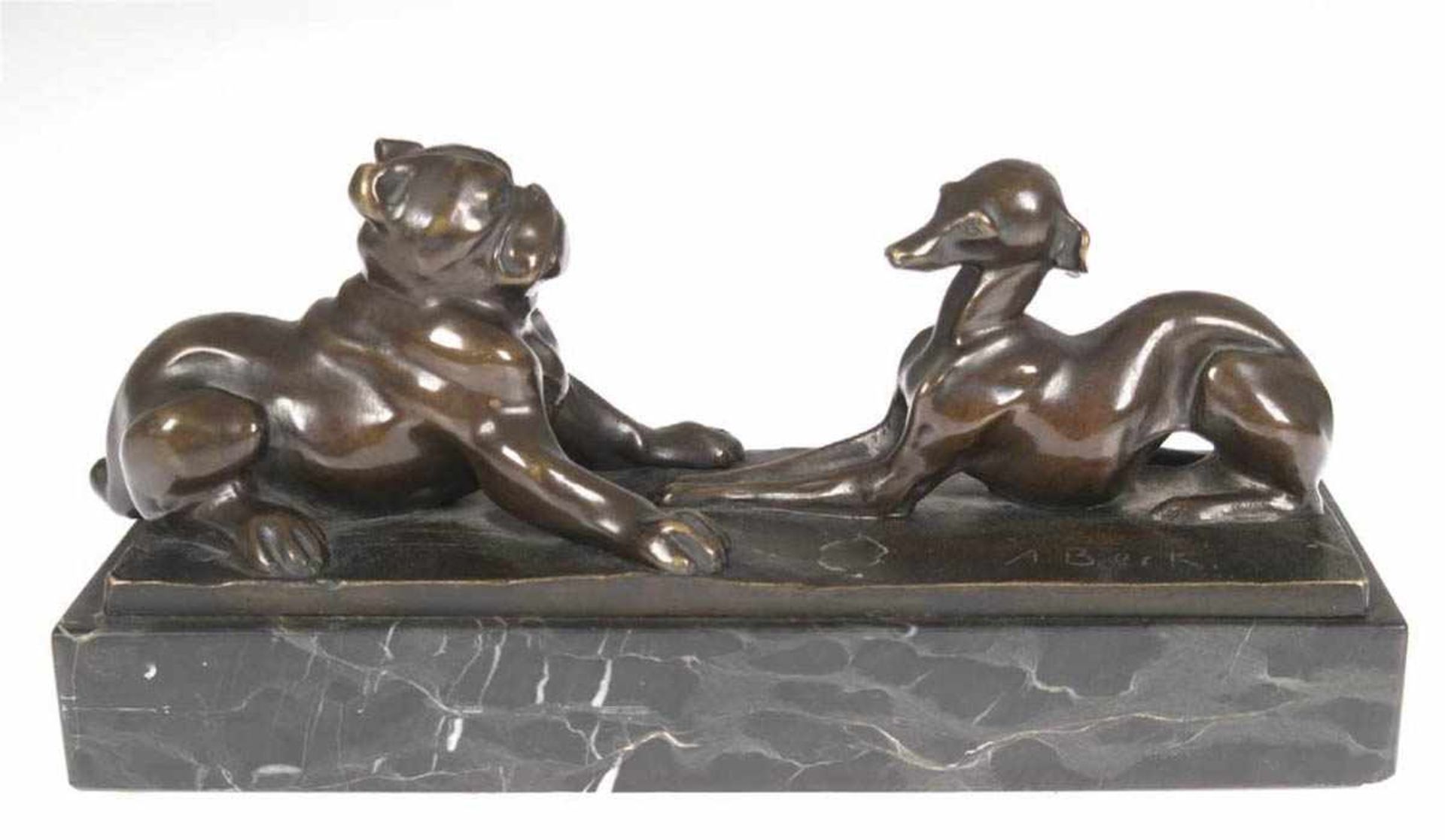 Beck, A. "Zwei Hunde", Bronze, sign., H. 8 cm, L. 24 cm, auf Marmorplinthe. H. 3,5 cm- - -23.80 %