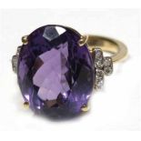 Ring, 750er GG, großer Amethyst mit exzellenter Farbe 1,7x1,4 cm, Brillanten ca. 0,15 ct.,RG 51,