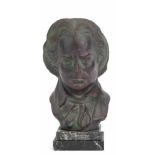 Büste " Beethoven", Frankreich, Terrakotta, auf quadratischem Marmorsockel, H. 29 cm- - -23.80 %