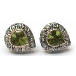 Ohrstecker, 750er Gold, Brillanten ca. 0,50 ct., Peridots 2,0 ct.- - -23.80 % buyer's premium on the