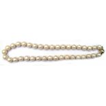 Perlenkette, 585er GG-Kugelverschluß, Perlen-Dm. ca. 1,0 cm, L. 45 cm- - -23.80 % buyer's premium on
