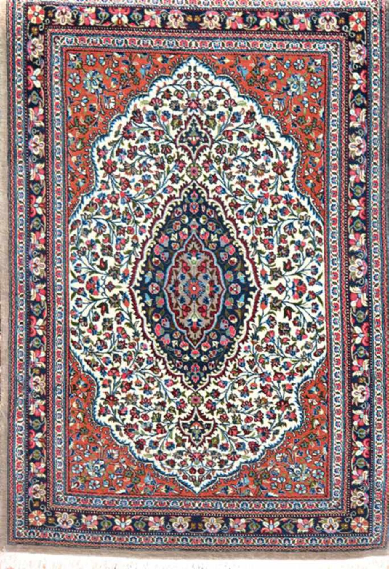 Ghom, Persien, rot- /blaugrundig, mit zentralem Medaillon und floralen Motiven, guterZusatnd, 122x82