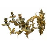 Wandapplik, 19. Jh., Bronze, vergoldet, reiche Blattverzierungen, 4-flammig, 36x52x52 cm- - -23.80 %