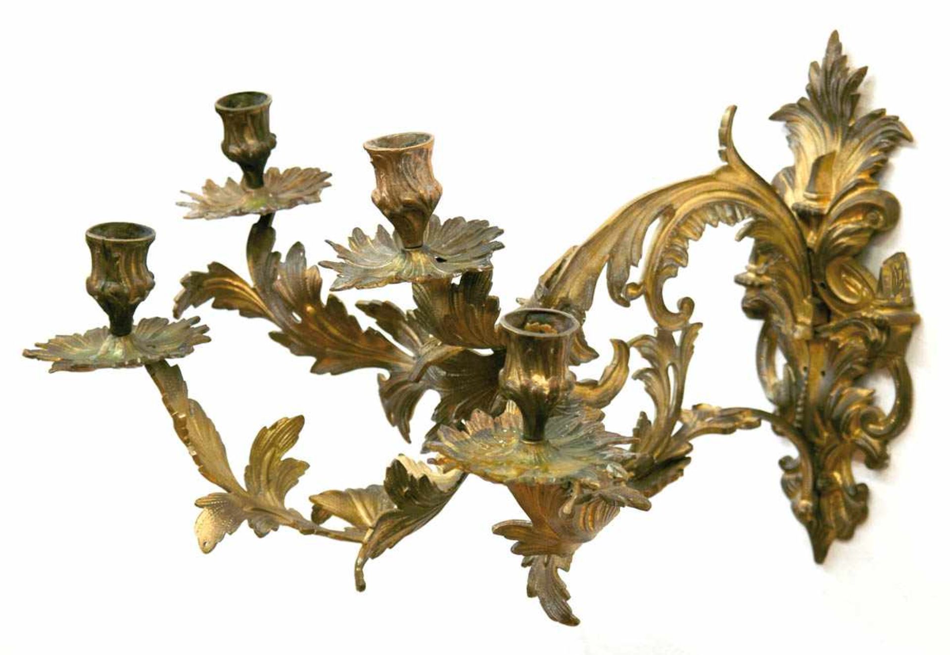 Wandapplik, 19. Jh., Bronze, vergoldet, reiche Blattverzierungen, 4-flammig, 36x52x52 cm- - -23.80 %