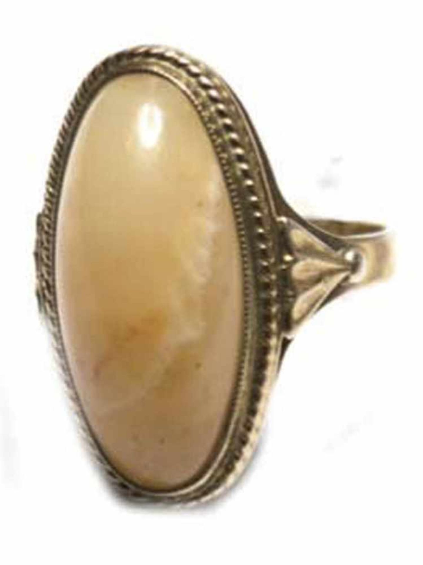 Ring, Rußland, 875er Silber vergoldet, besetzt mit hellbraun marmoriertem, ovalemQuarzstein, L. 2,