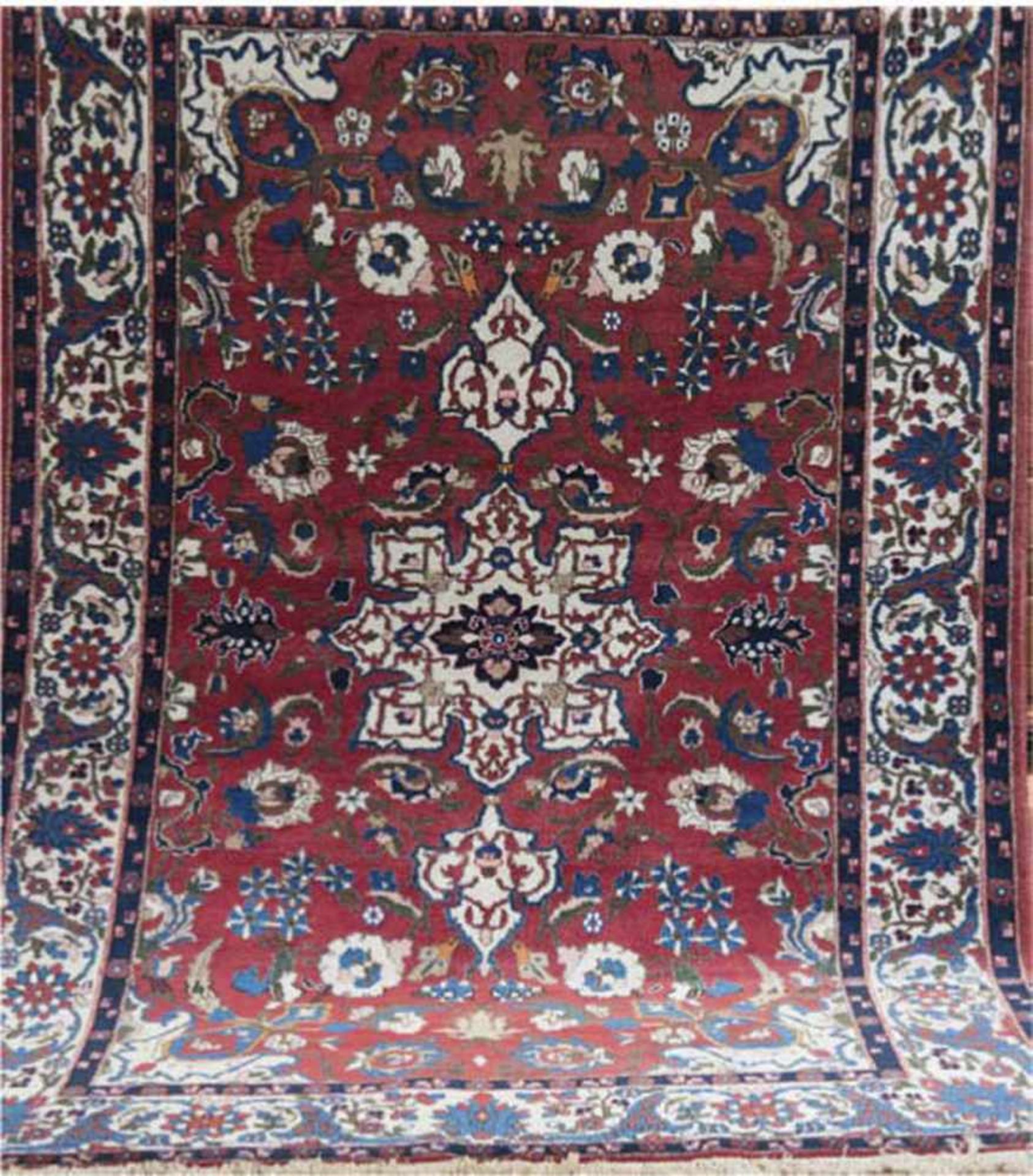 Alter Persischer Isfahan, rotgrundig, mit zentralem, Medaillon, floralen Motiven, Kantenleicht