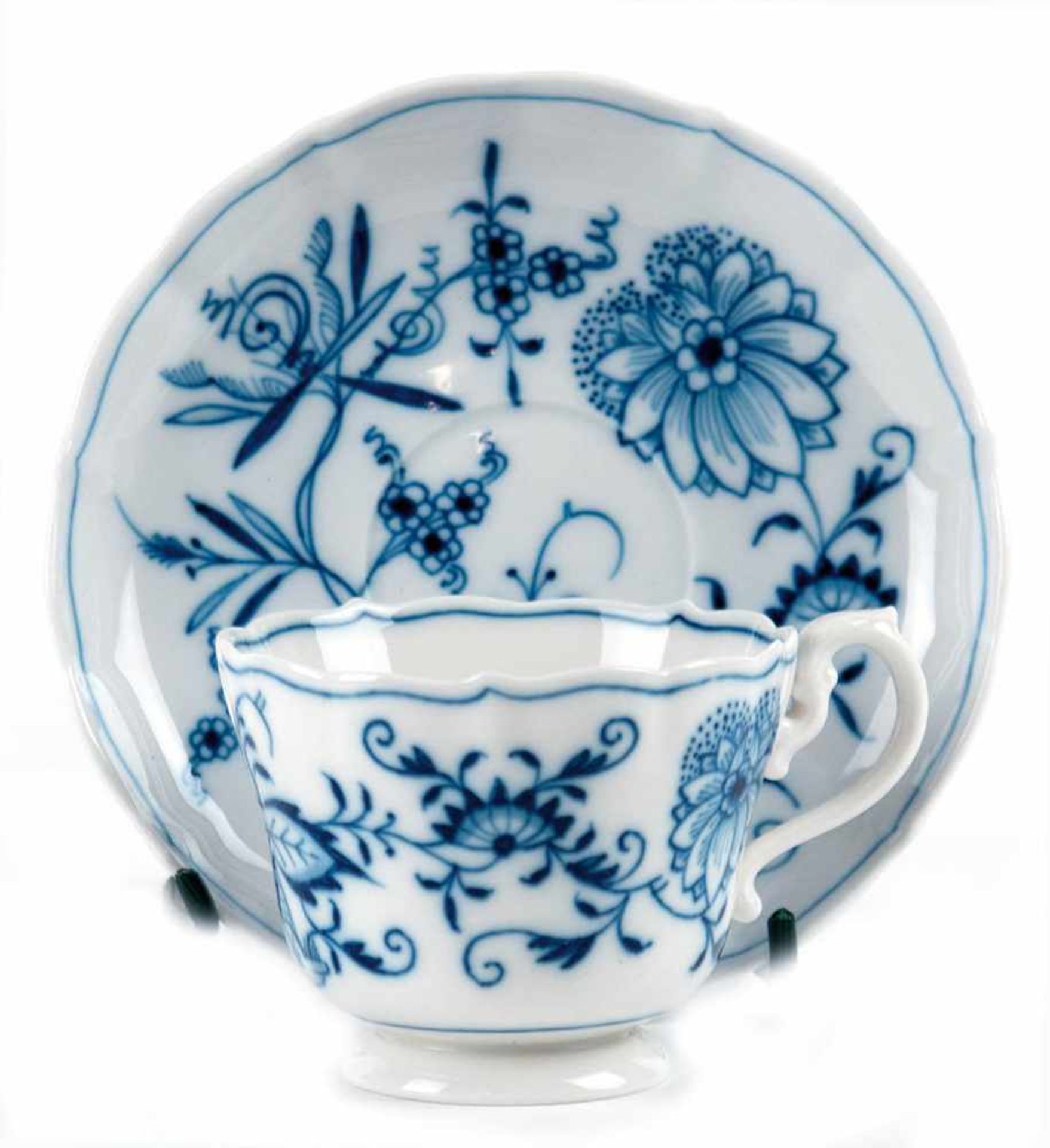 Meissen-Kaffeetasse mit UT, Zwiebelmuster, Tasse mit Fuß, 1. Wahl- - -23.80 % buyer's premium on the