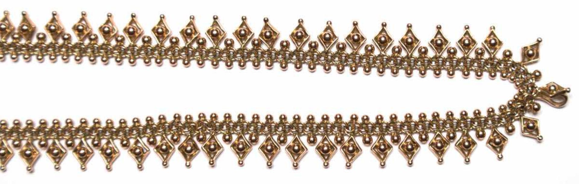 Collier um 1880, 585er GG (geprüft), filigran gearbeitete Glieder mit Kugelbesatz,mittiges Glied mit