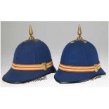 Paar Seezo-Helme, blauer Stoff mit rot/goldener Binde, mit Pickel, Gebrauchspuren, H. 26cm- - -23.80