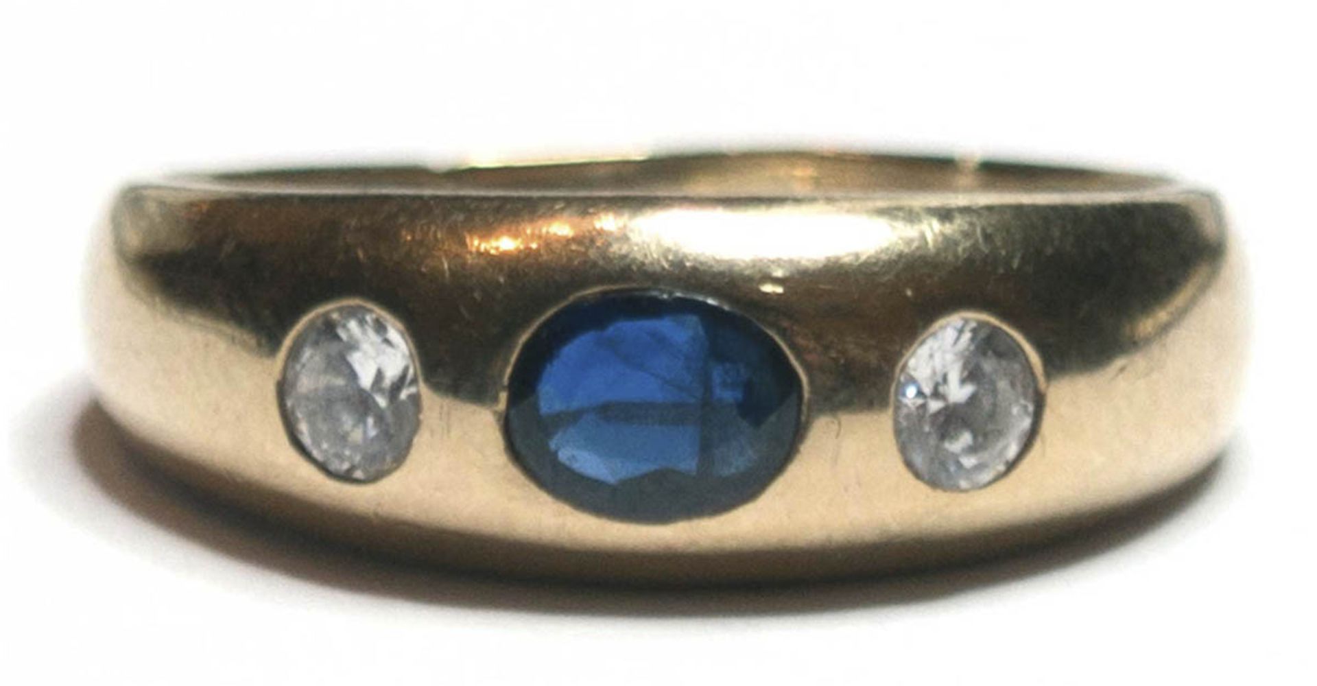 Ring, 333er GG, sich verbreiternde Schiene besetzt mit blauem oval facettiertemSchmuckstein