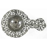 Teesieb, 830er Silber, punziert, ca. 37 g, floral durchbrochener Rand und Griff, L. 12 cm- - -23.