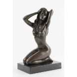 Bronze-Figur "Kniender weiblicher Akt", Nachguß 20. Jh., signiert "Claude", braunpatiniert,