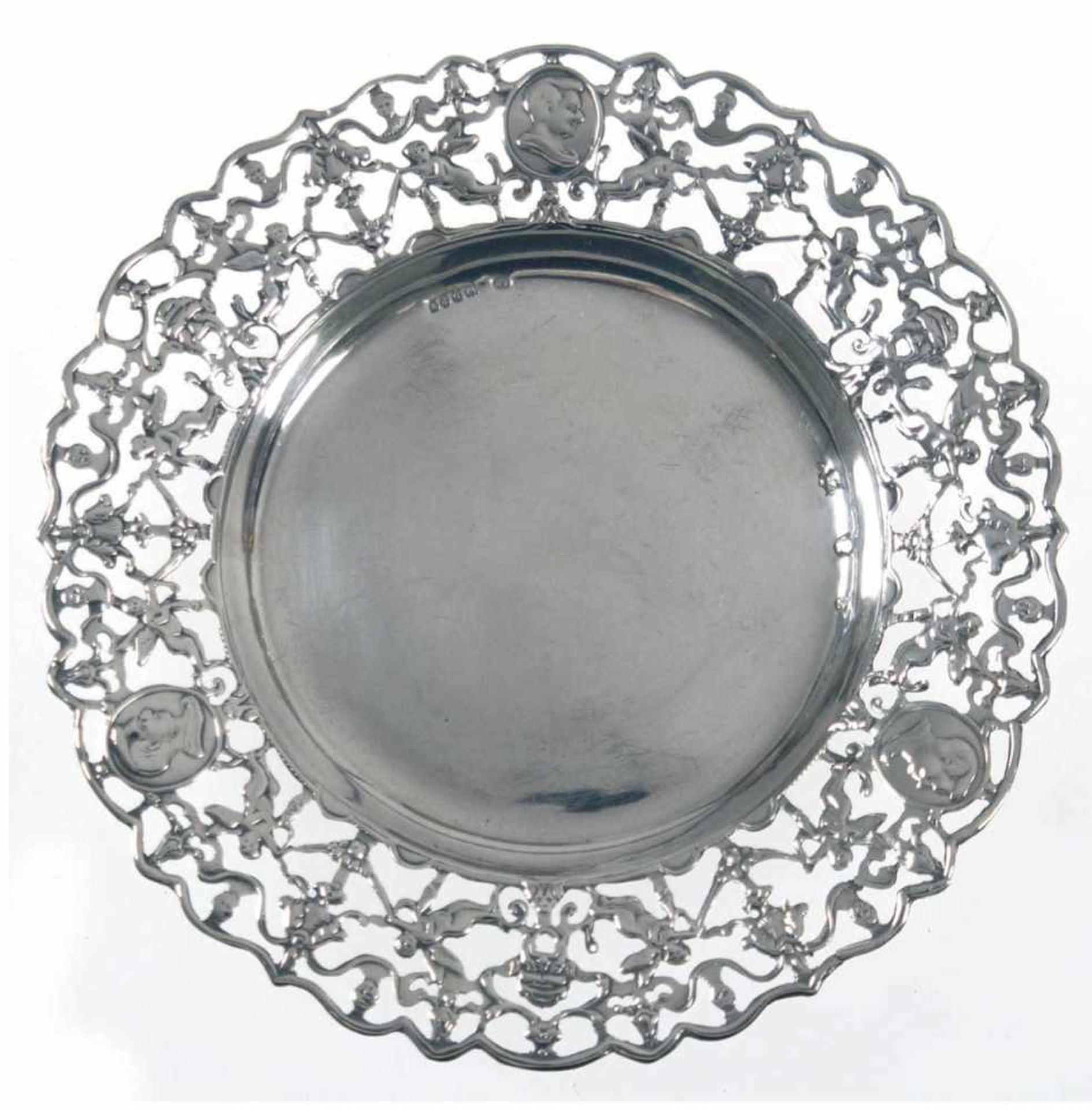 Untersetzer, Silber, punziert, ca. 63 g, figürlich durchbrochene Fahne, Dm. 14,5 cm- - -23.80 %