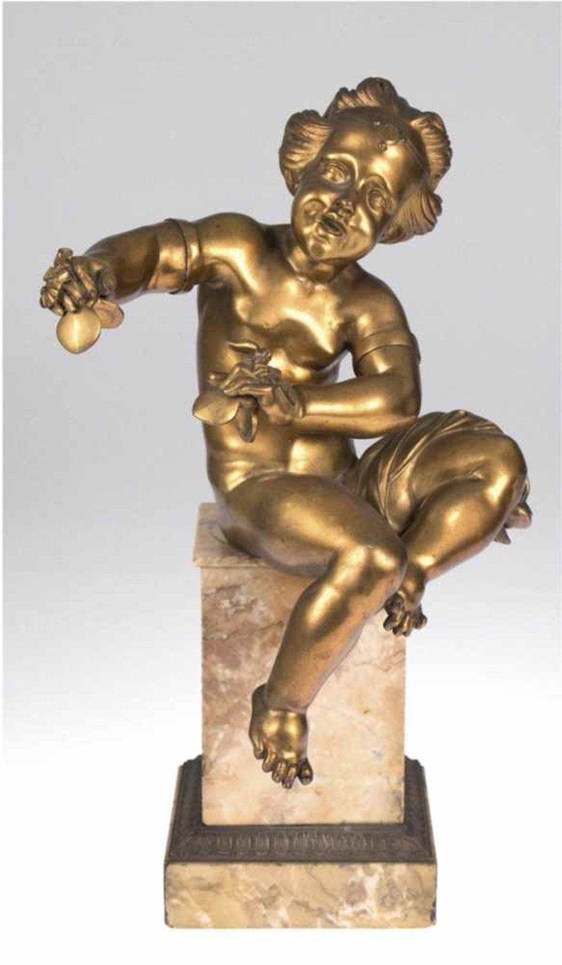 "Putto mit Kastagnetten", Frankreich 19. Jh., Bronze vergoldet, ockerfarbenerMarmorsockel, Ges.-H.