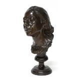 Bronze "Damenbüste mit Knotenfrisur", unleserl. signiert, braun gefaßt, auf Rundfuß,Ges.-H. 30,5 cm-