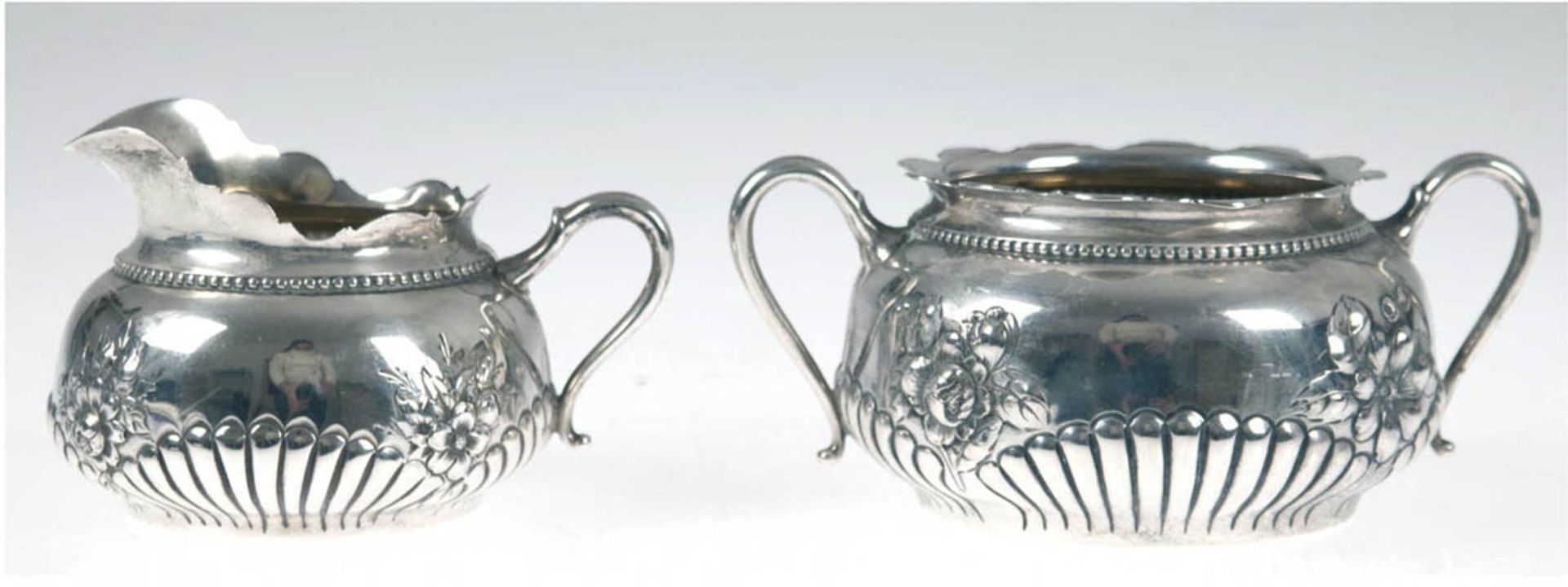 Sahnekännchen und Zuckerdose, Birmingham 1830/31, Silber punziert, ca. 238 g, überm Standgodroniert,