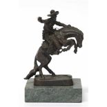 Remington, Frederic (1861-1909) "The Bronco Buster", Bronze, auf Plinthe signierte, H.10,3 cm, auf