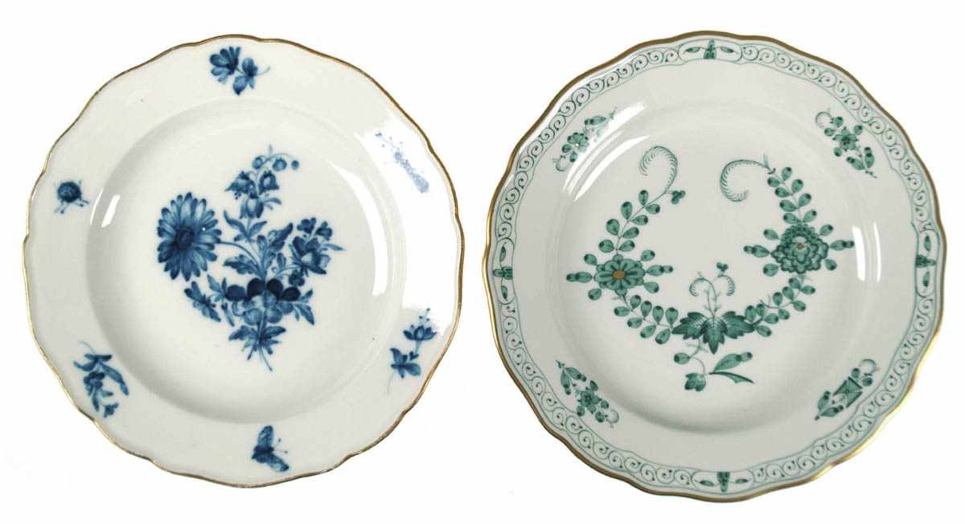 2 div. Meissen-Teller, Blaue Blume mit Goldrand (berieben), Ende 19. Jh., I. Wahl, Dm.19,5 cm und