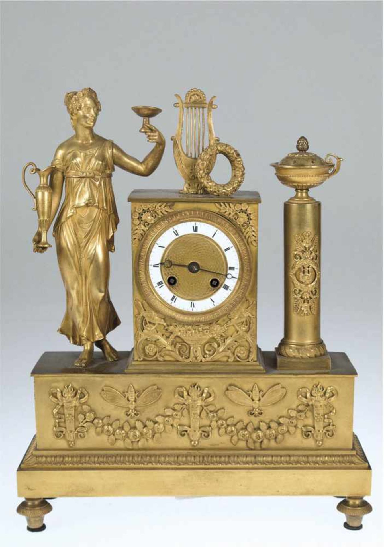 Empire-Figurenpendule, Frankreich um 1810, Bronze feuervergoldet, vollplastischeDarstellung einer