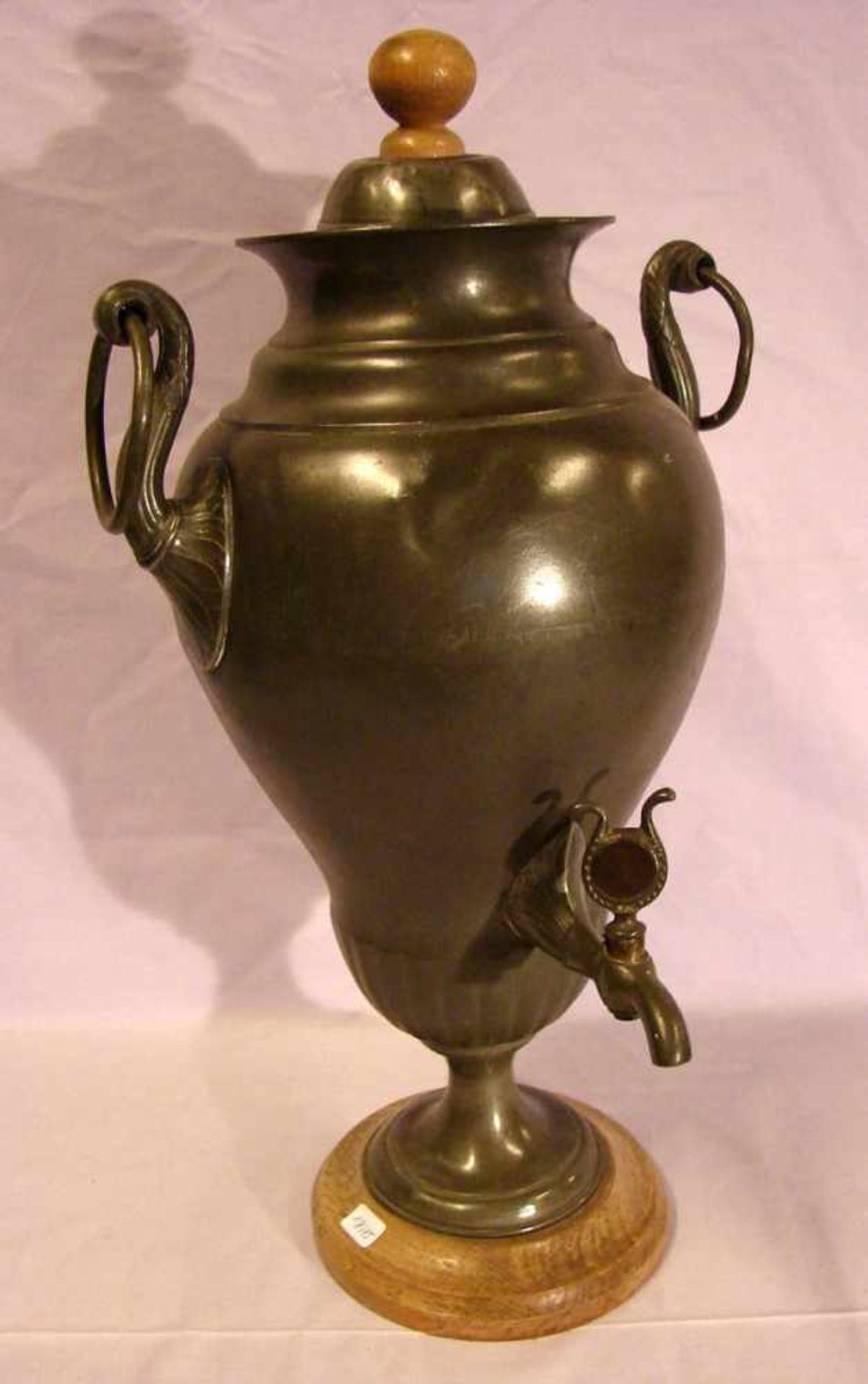 Dröppelminna, Zinn (Beulen am Deckel), H. 46 cm