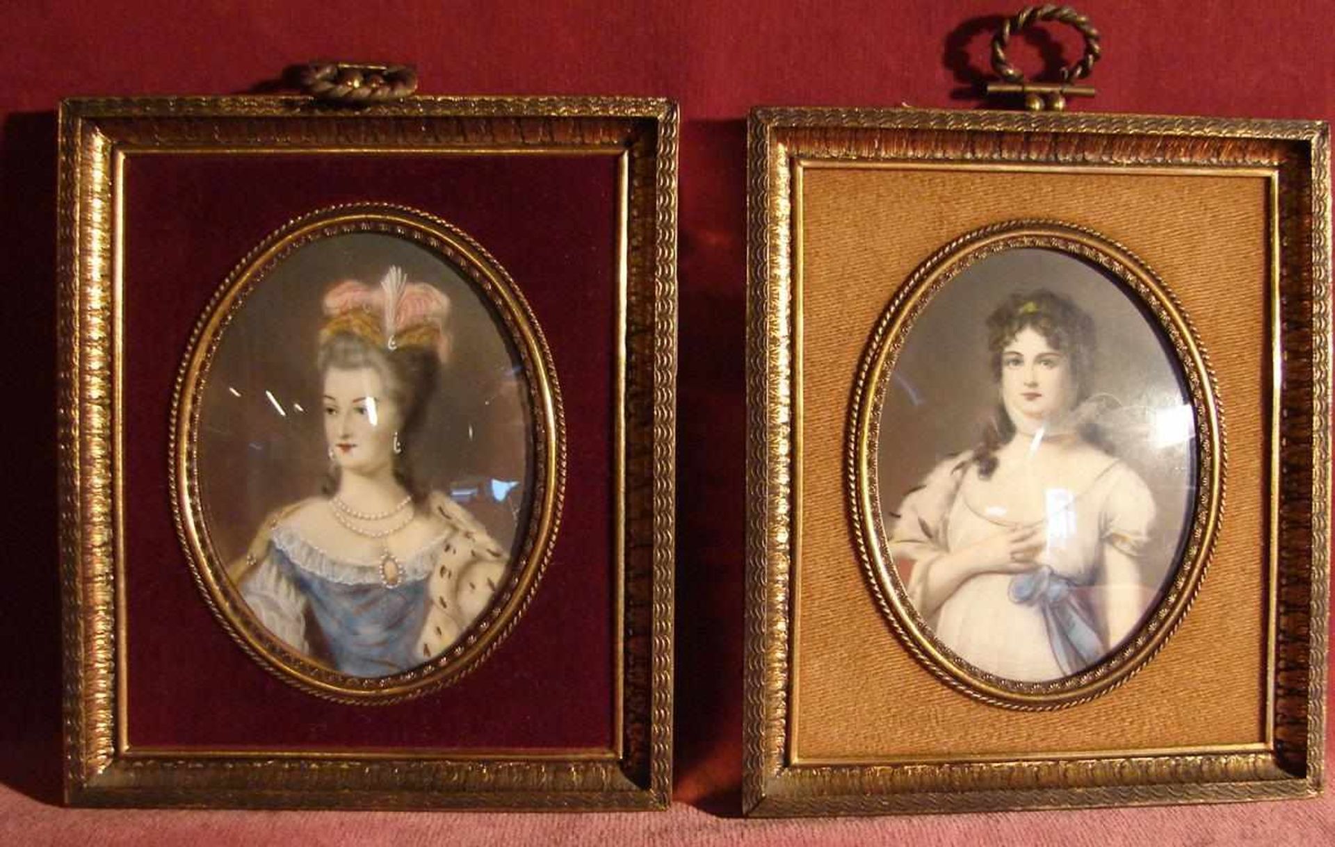 Paar Miniaturen in Messing / Samtrahmen, ca. 13 x 11 cm