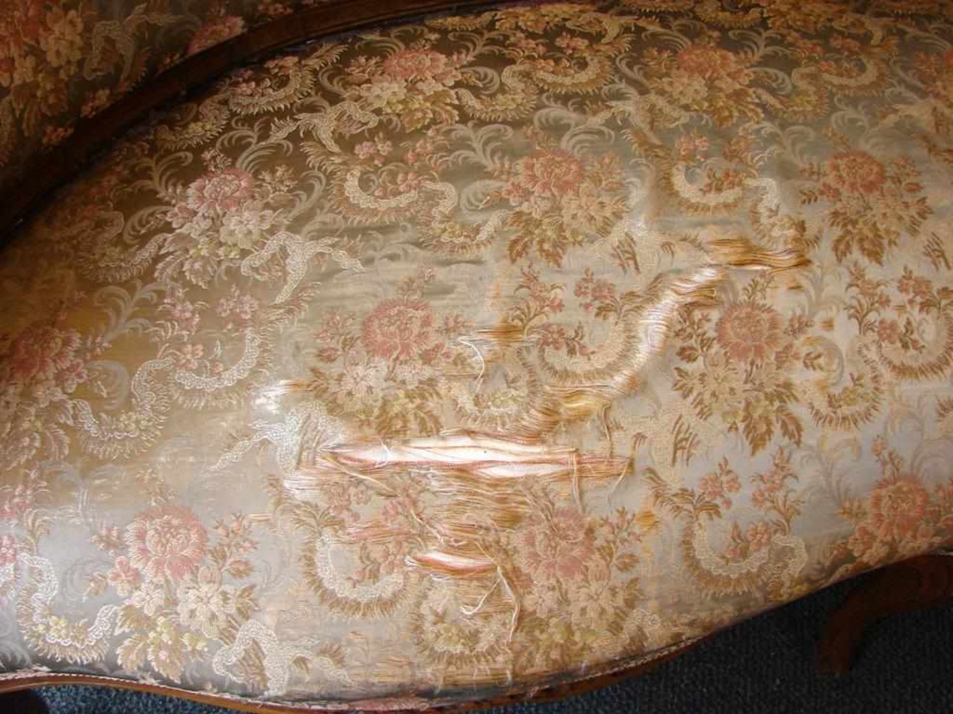 Sofa, Barock, Nussbaum, mitgemustertem Bezug, B. ca. 159 cm - Bild 3 aus 3