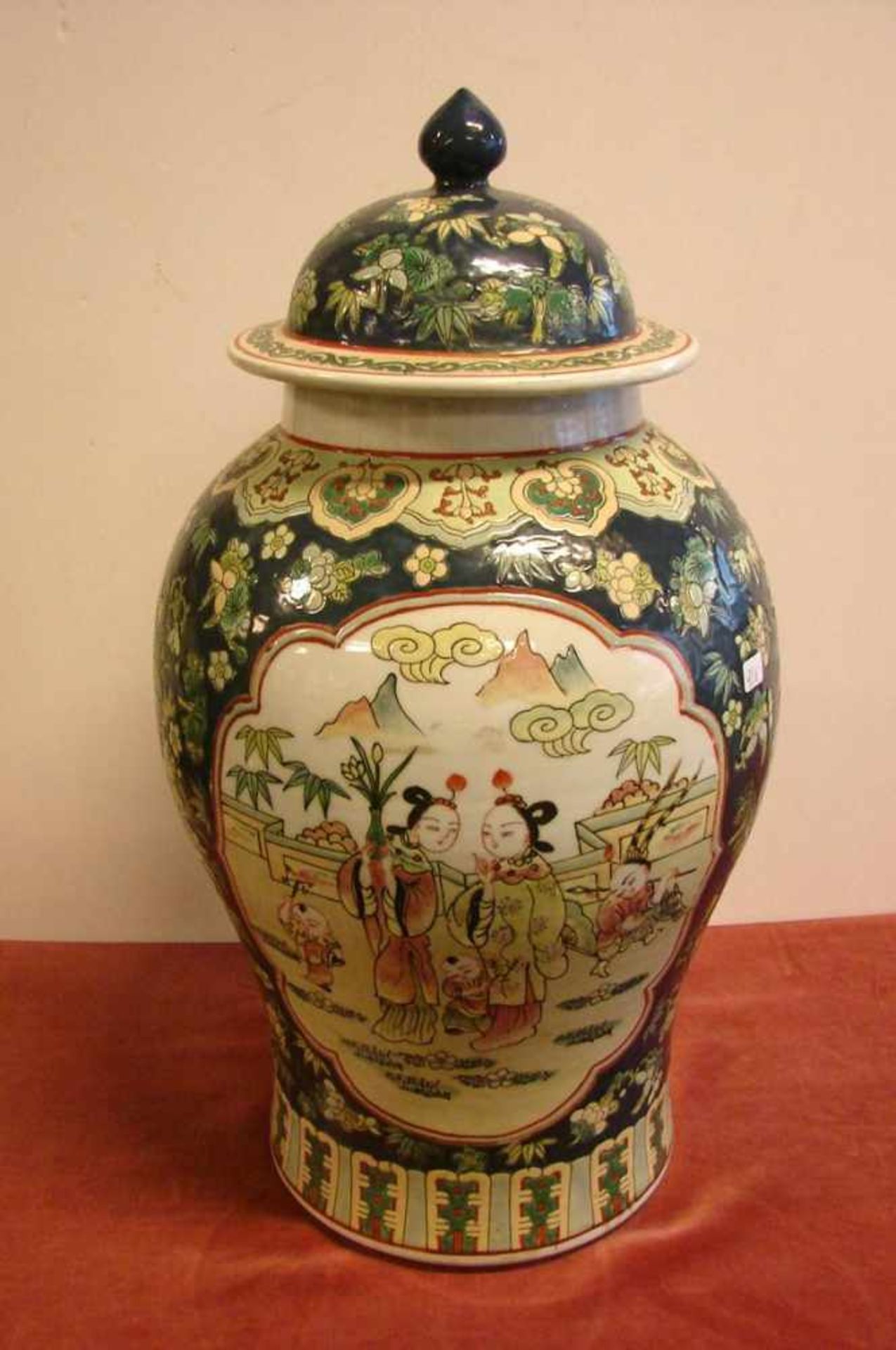 Vase, China, mit Bodensignatur, H. ca. 50 cm
