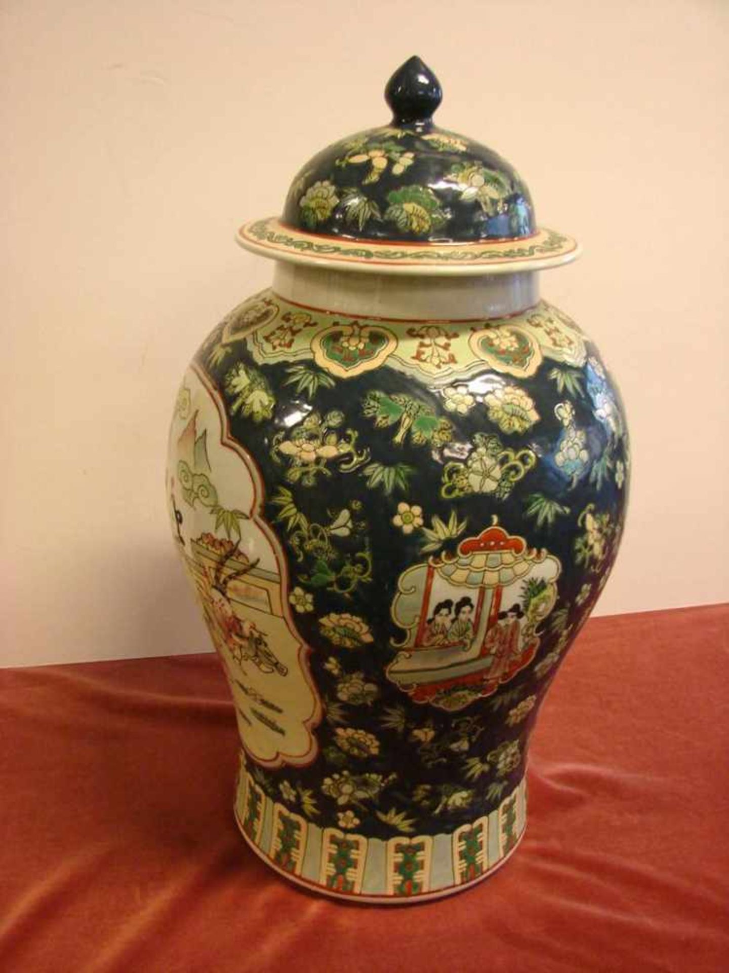 Vase, China, mit Bodensignatur, H. ca. 50 cm