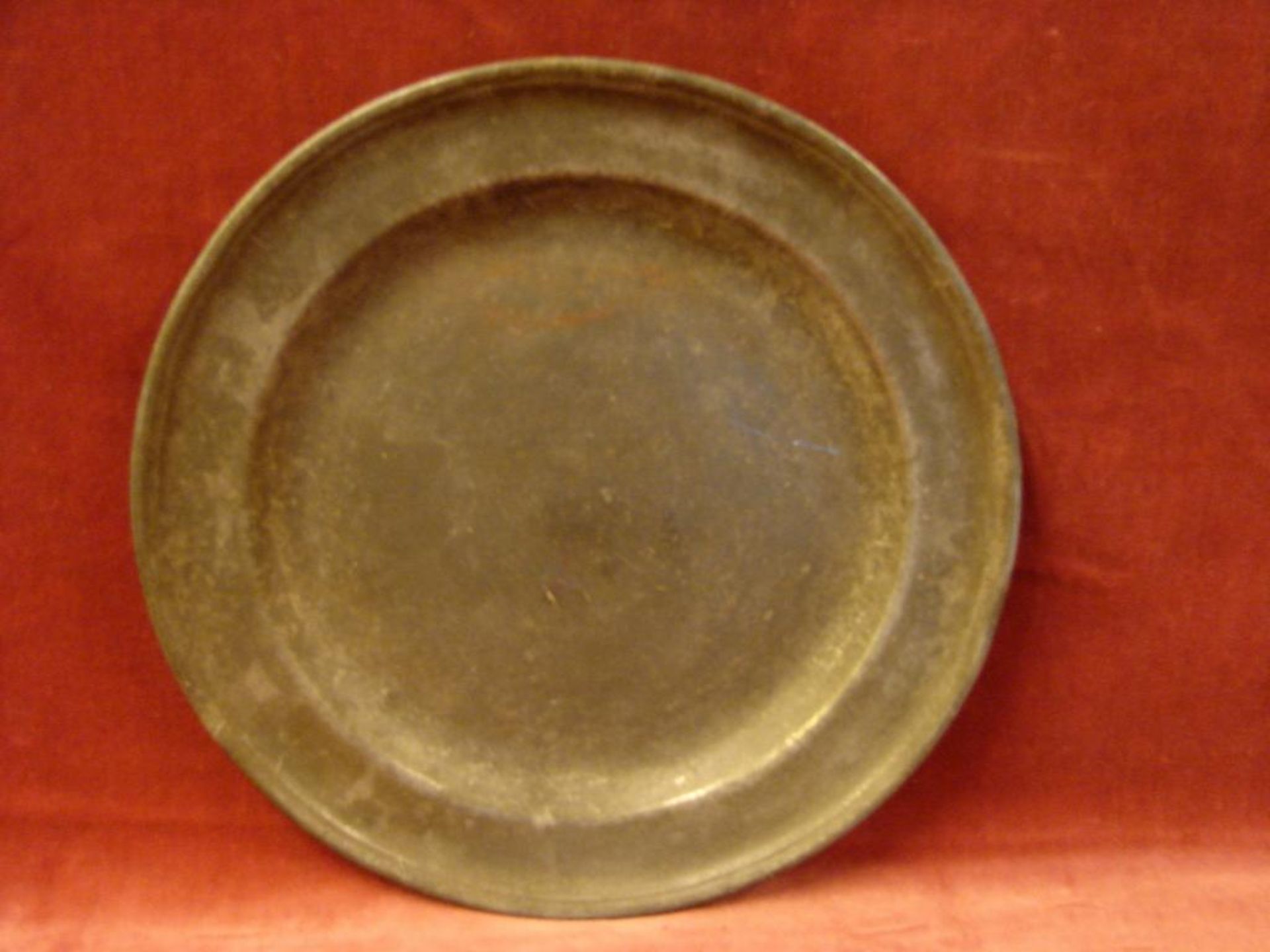 Zinnteller, runde Form, D. ca. 28 cm
