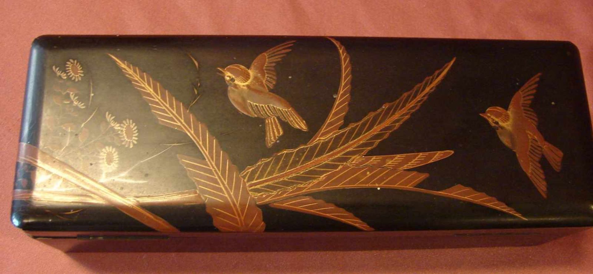 Holzdose, Asien, Vogel-Pflanzenmotiv, H. ca. 8, B. 30, T. 11 cm - Bild 2 aus 2