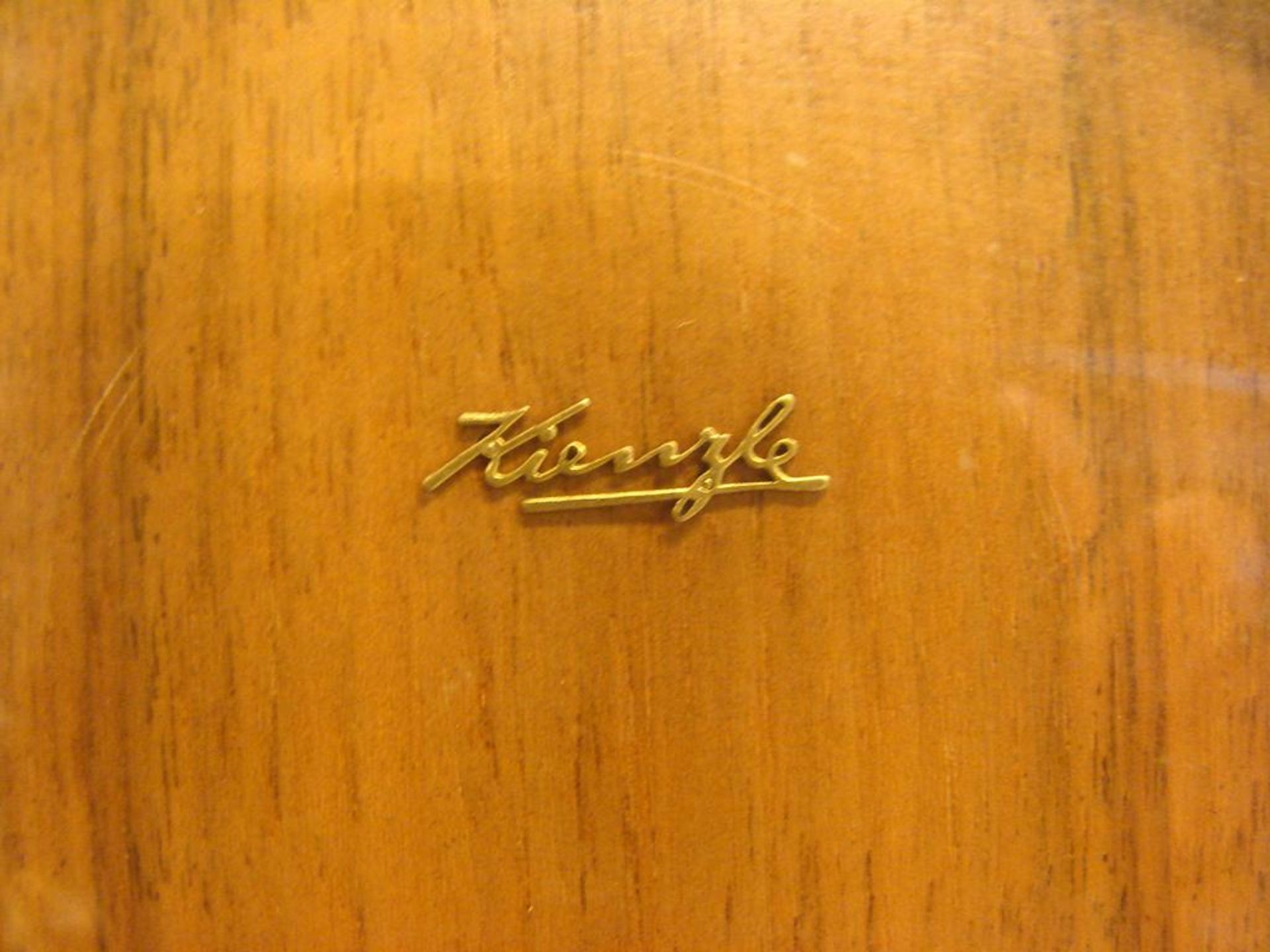 Tischuhr, runder Holzrahmen, Kienzle, Dm. ca. 20 cm (Funktion nicht geprüft) - Bild 2 aus 2
