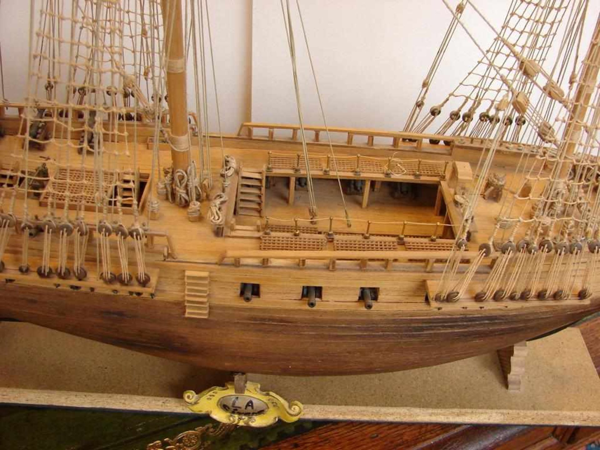 Schiffmodell, 3-Master, Holzarbeit, aufwendig gearbeitet, Länge ca. 81 cm - Bild 2 aus 2