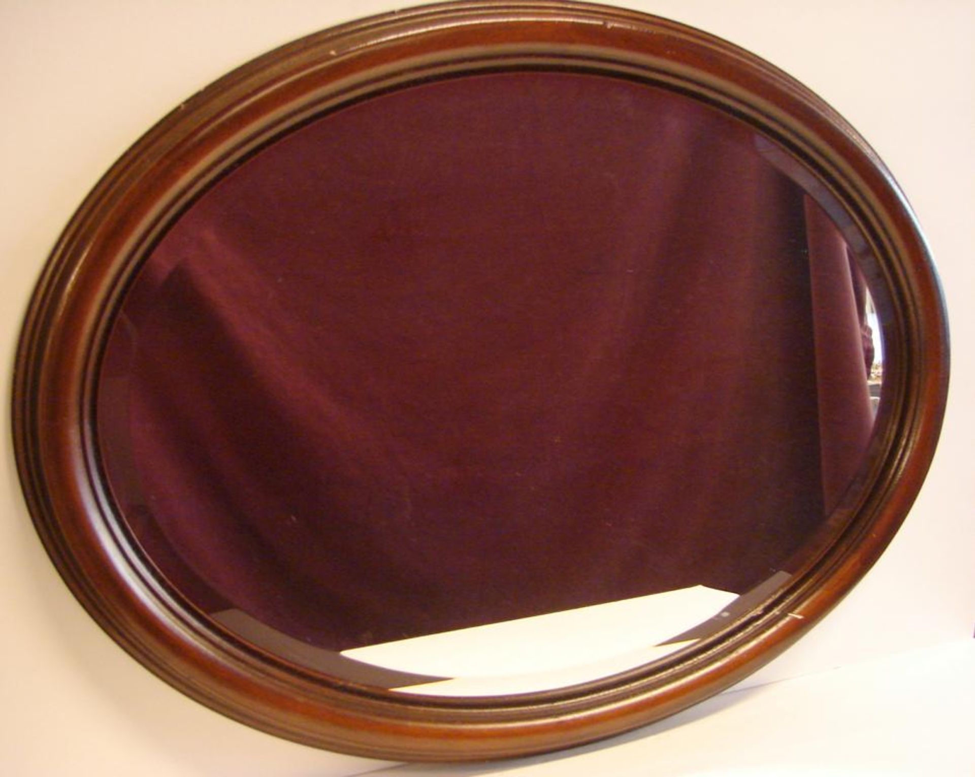 Spiegel, Mahagoni, oval, mit Facettenschliff, ca. 78 x 61 cm