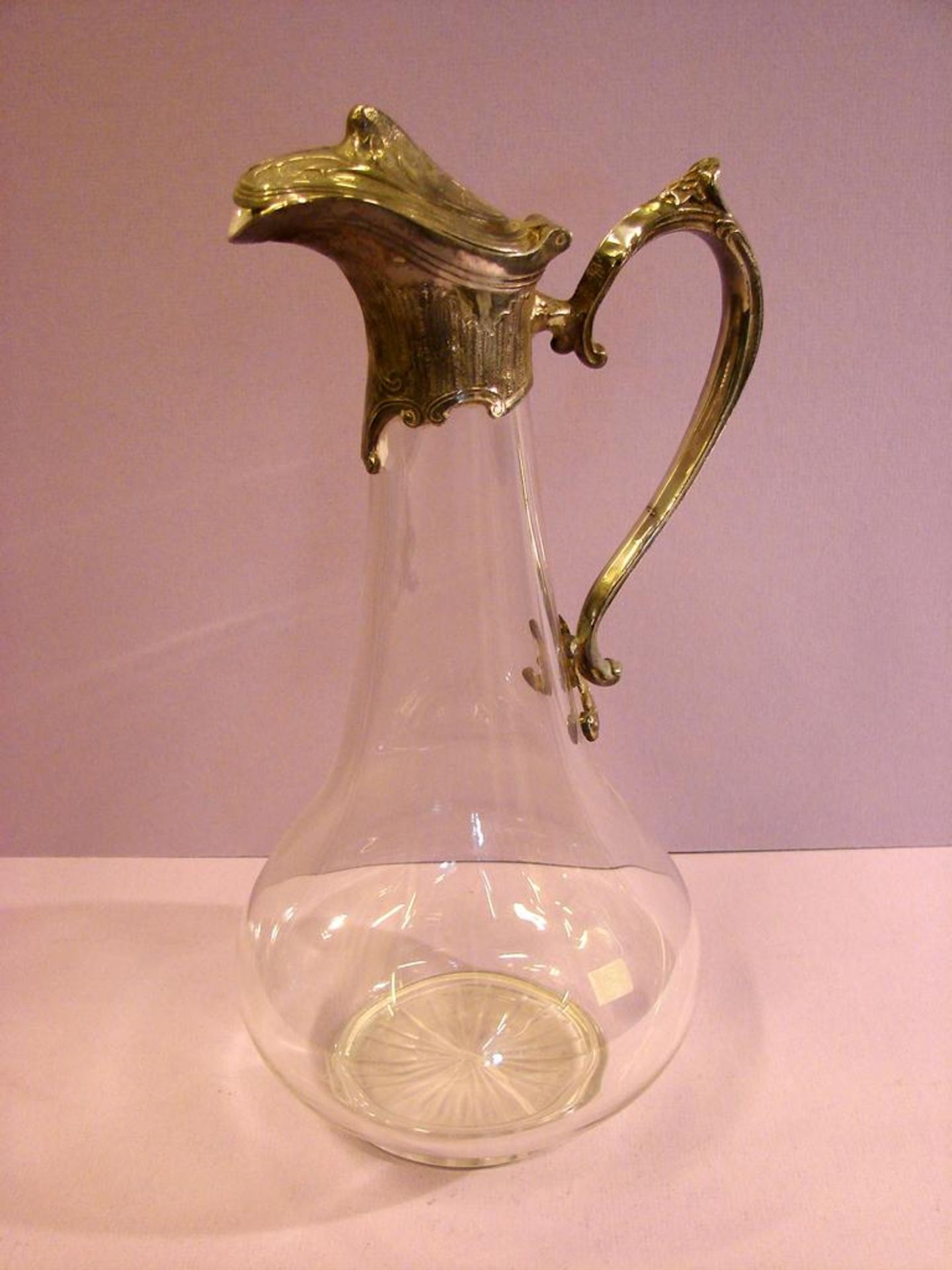 Glaskaraffe mit versilbertem Griff und Ausguß, Höhe ca. 32 cm