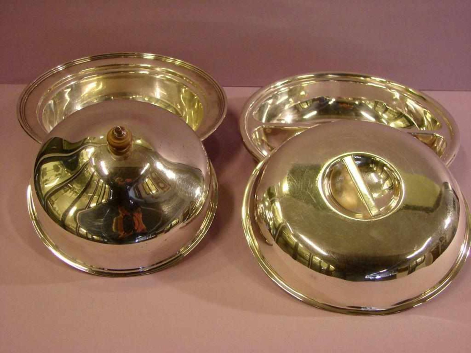 2 Schalen mit Deckel, Plated, Dm. Ca. 16, 19 cm