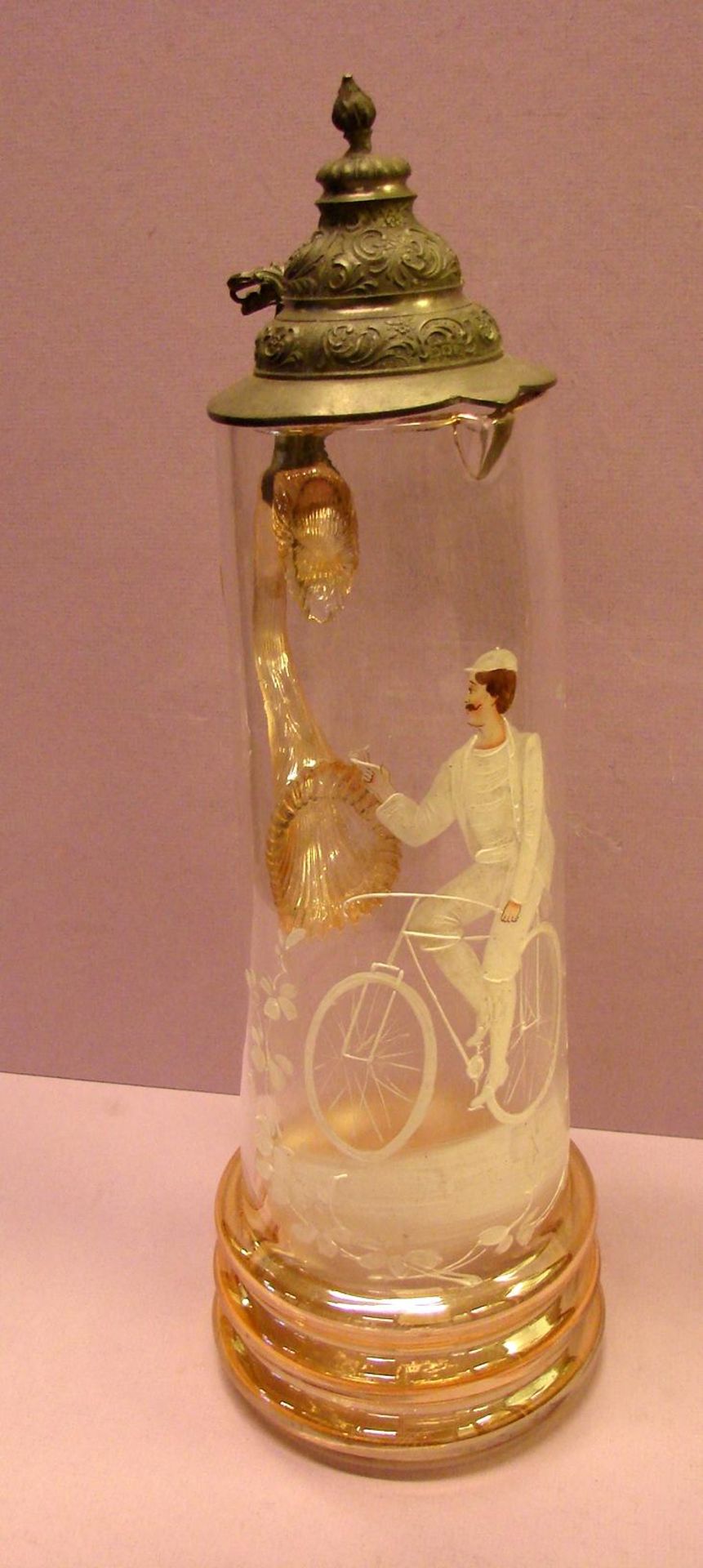 Schenkkanne, Glas/Zinndeckel, mit Henkel, mit Galsmalerei, H. ca. 40 cm- - -22.00 % buyer's