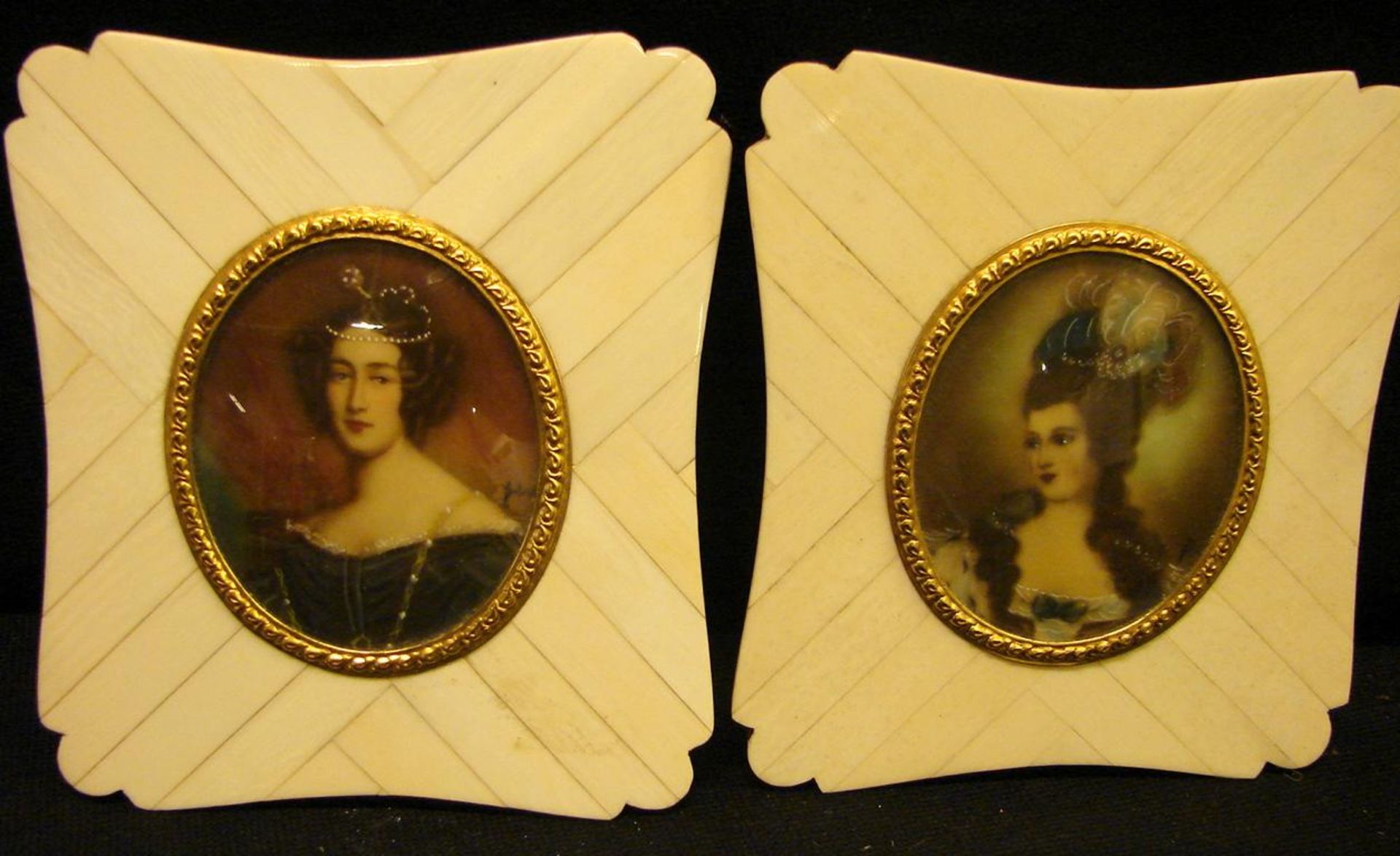 Paar Miniaturen, Portraitdarstellungen, ca. 11 x 10 cm- - -22.00 % buyer's premium on the hammer
