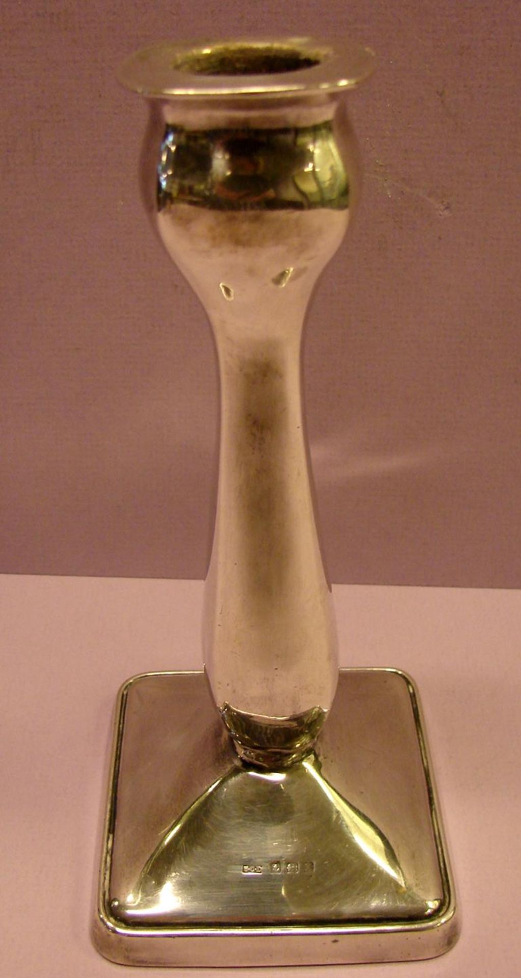 Kerzenleuchter, England, Birmingham 1947, Silber, gefüllt, H.ca. 18 cm, eckiger Fuß- - -22.00 %