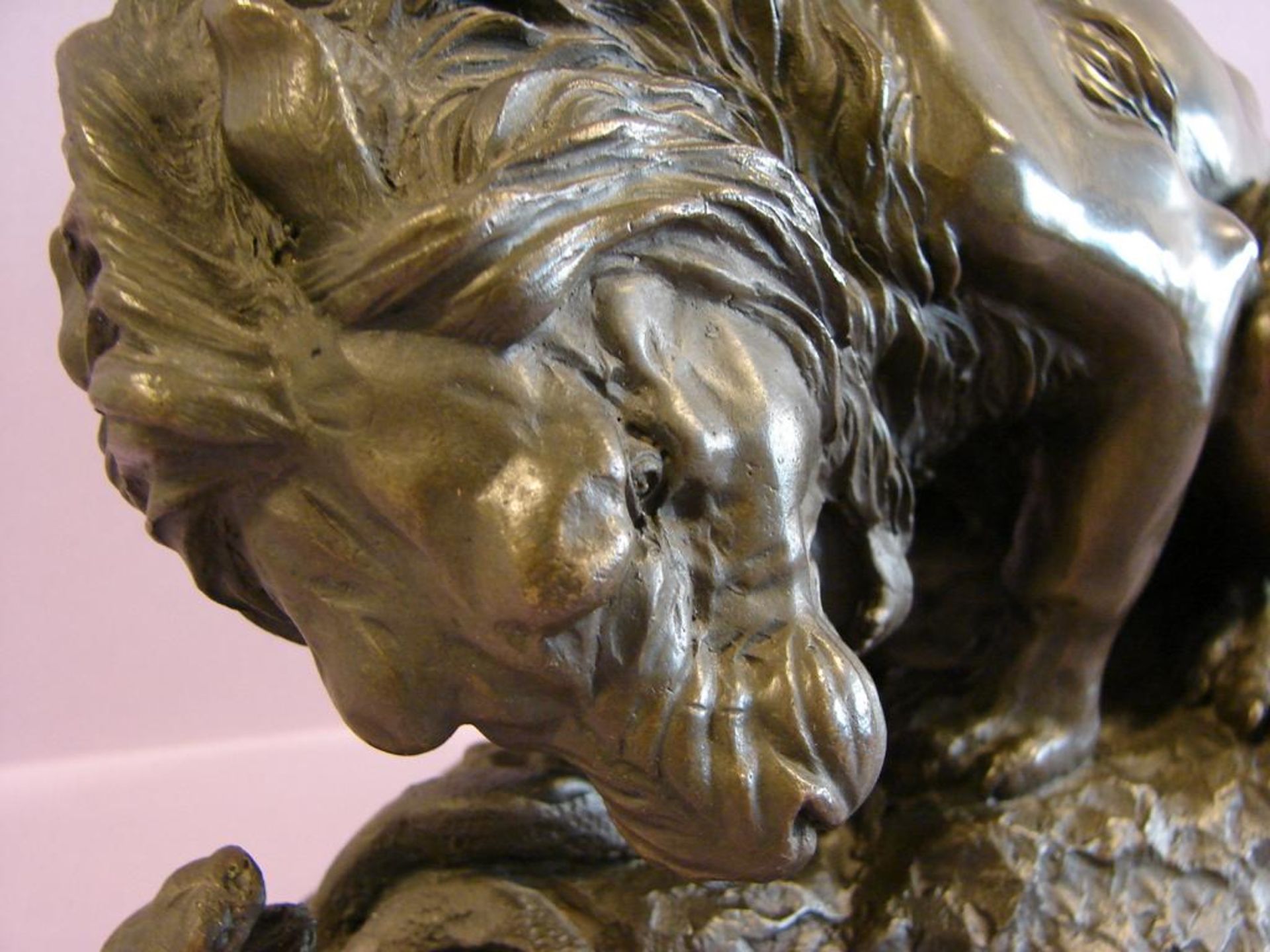 Bronze auf Marmorsockel, "Löwe mit Schlange", sig. Antoine-Louis Barye(1796-1895), Frankreich,Höhe - Bild 3 aus 3