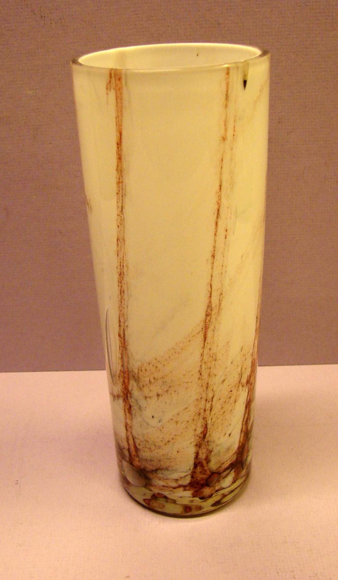 Vase, Glas, weiss/rot, H.ca. 22 cm- - -22.00 % buyer's premium on the hammer price19.00 % VAT on