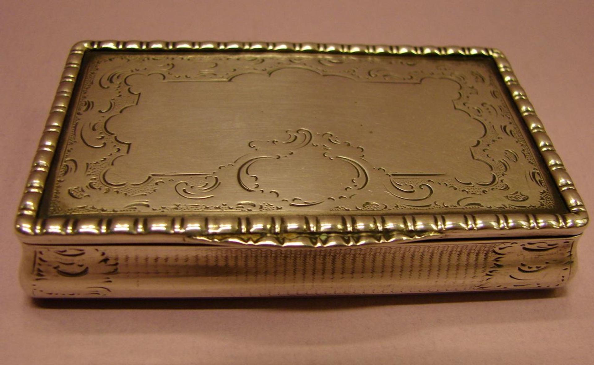 Dose, Silber, Meister: Thomas Scheidel, Wien, 1780-1866, ca. 82 gr.,H.ca. 1,5, B. 8, T. 5 cm- - -