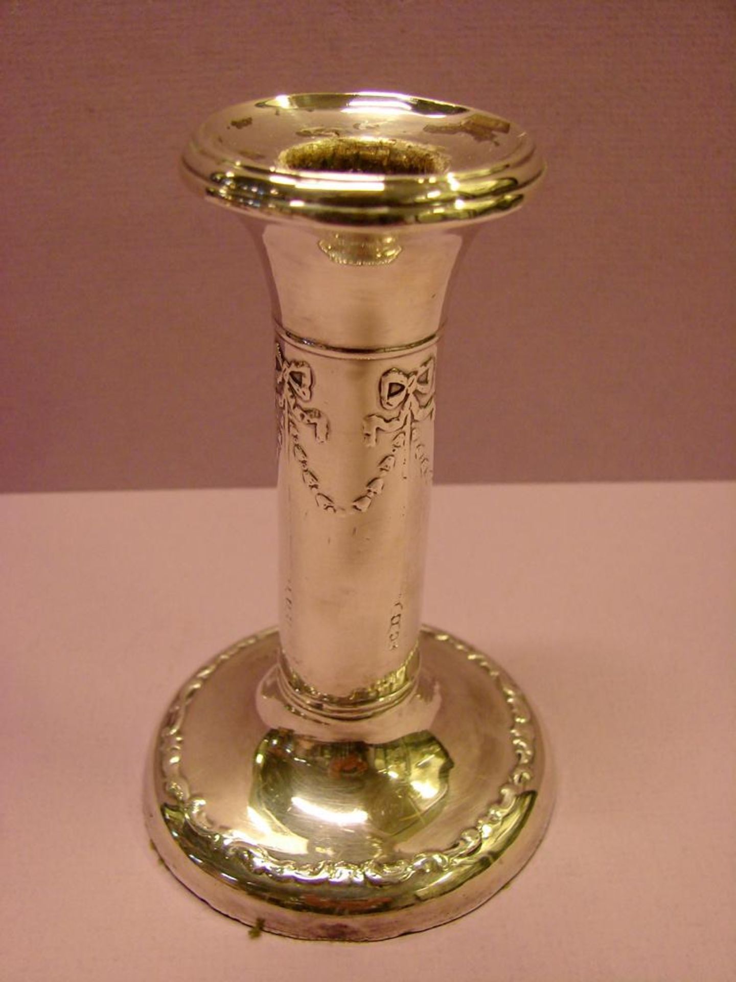 Kerzenleuchter, England, London, 1905, Silber, verzierter Schaft, rund, H.ca. 11,5 cm- - -22.00 %