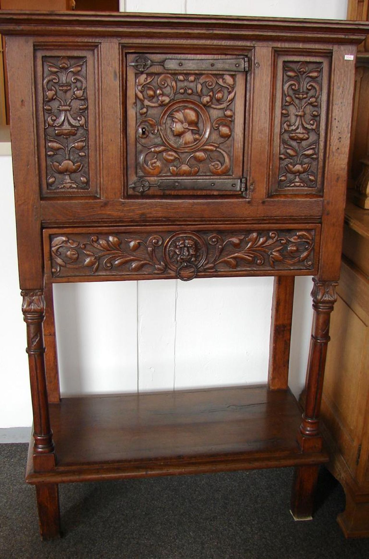 Stollenschrank, Rheinland, um 1500, Eiche, restauriert um 1850, H.ca. 150,B.94, T.57 cm- - -22.