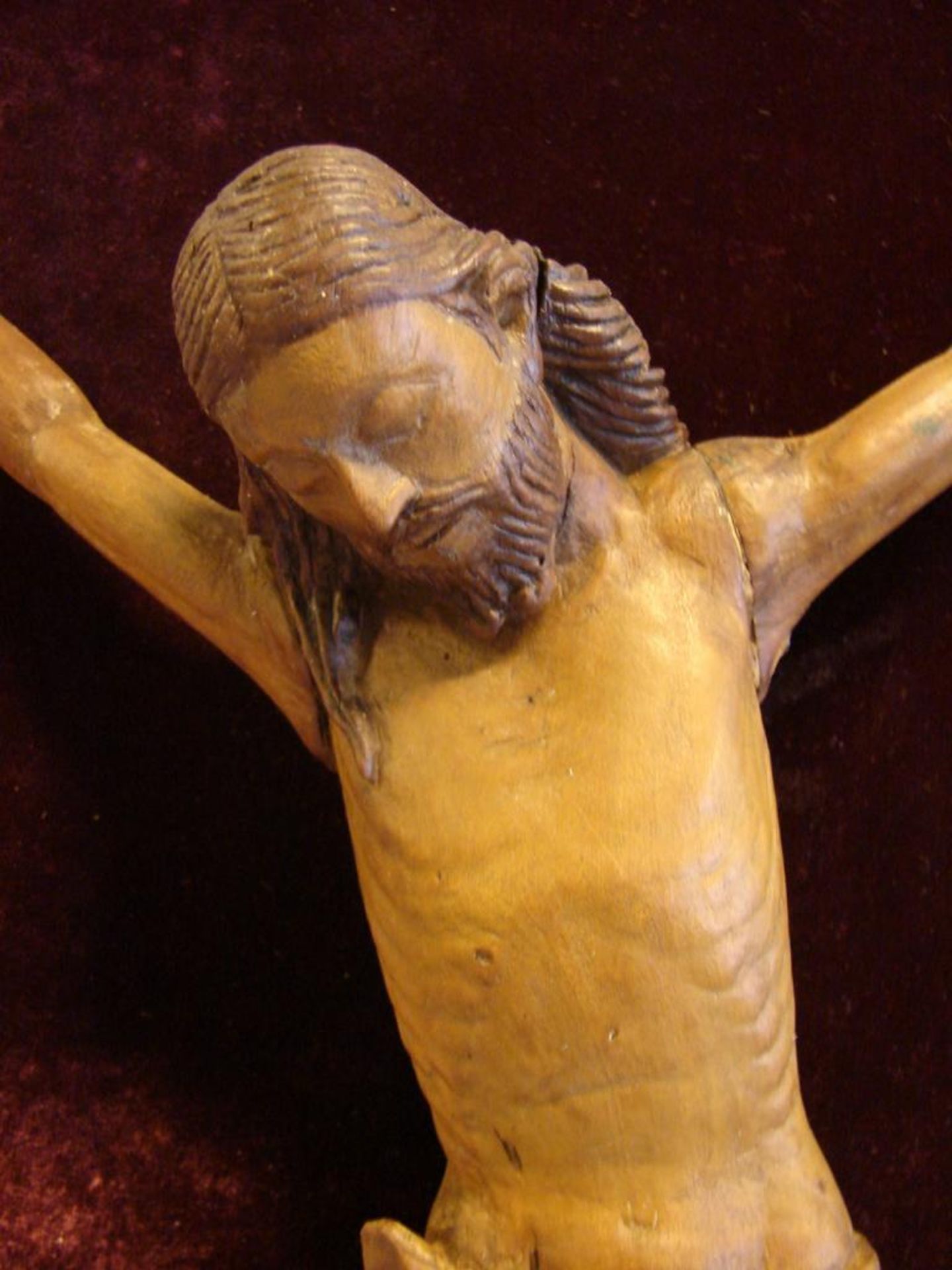 Christus am Kreuz, auf Samt bezogenes Brett, Lindenholz, wohl um 1500, ca.32x23 cm- - -22.00 % - Bild 2 aus 2