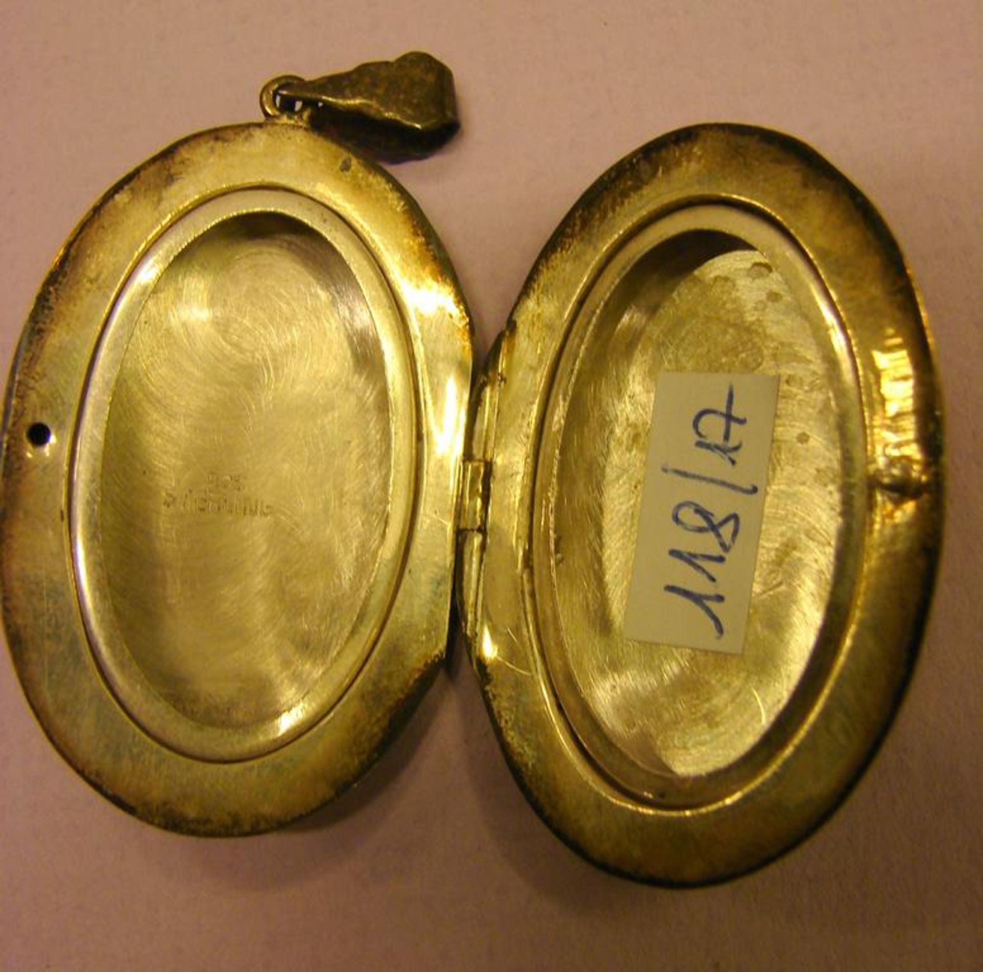 Amulett, oval, Sterling Silber, aufklappbar, ca. 5 x 3,5 cm, ca. 18 gr.- - -22.00 % buyer's - Bild 2 aus 2
